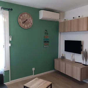 Climatise Avec Place De Parking Et Classe 2 Etoiles A La Faviere Appartement